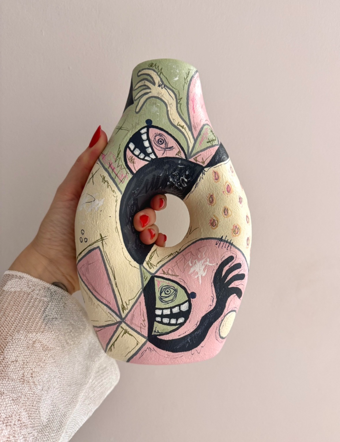 Hole vase