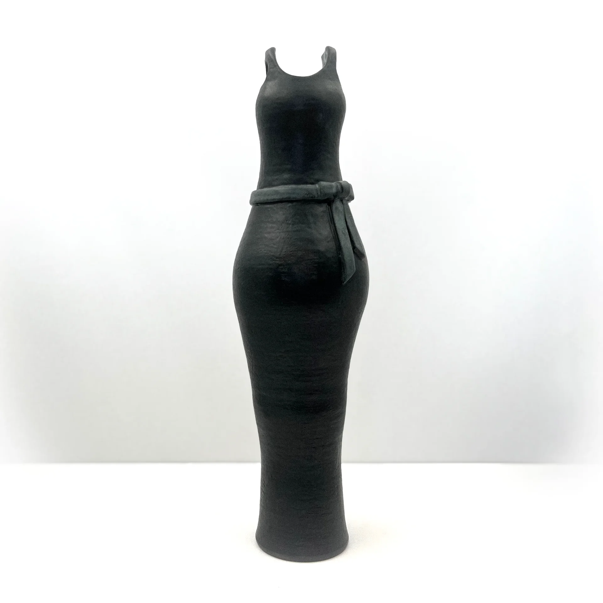 שמלה שחורה קטנה