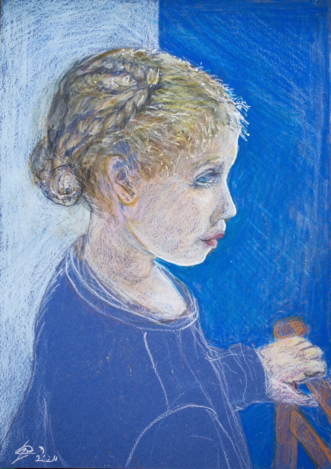 a girl in blue